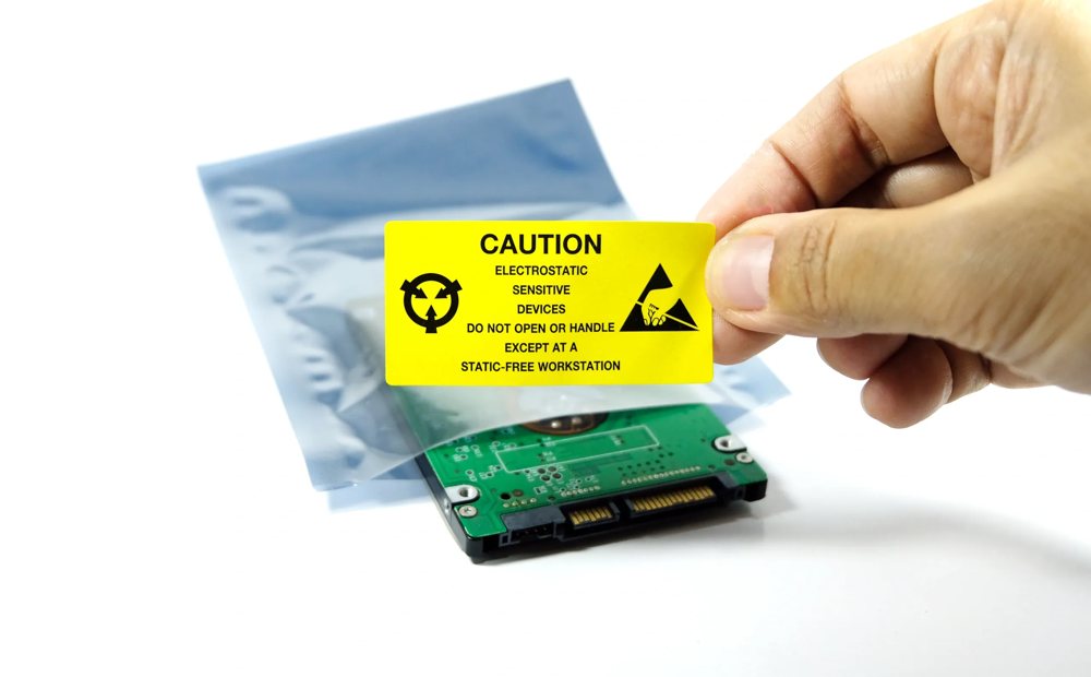 Bolsa antiestática ESD con componente electrónico